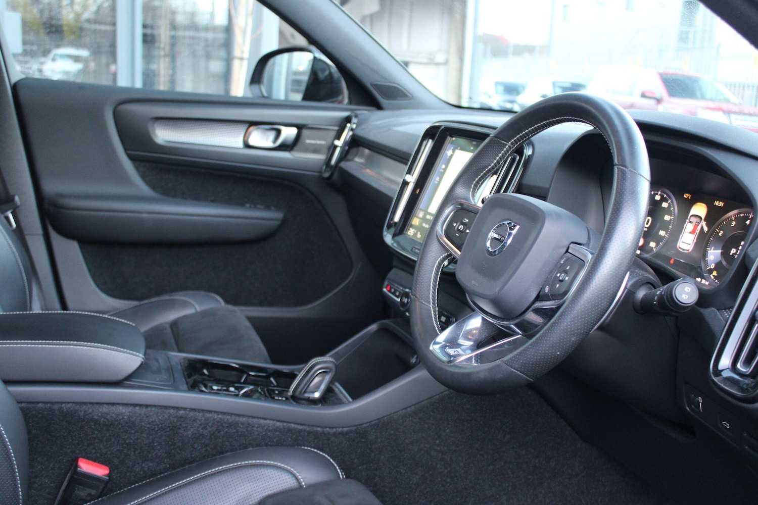 Used Volvo XC40 2018 for sale - 77626226: Photo 2