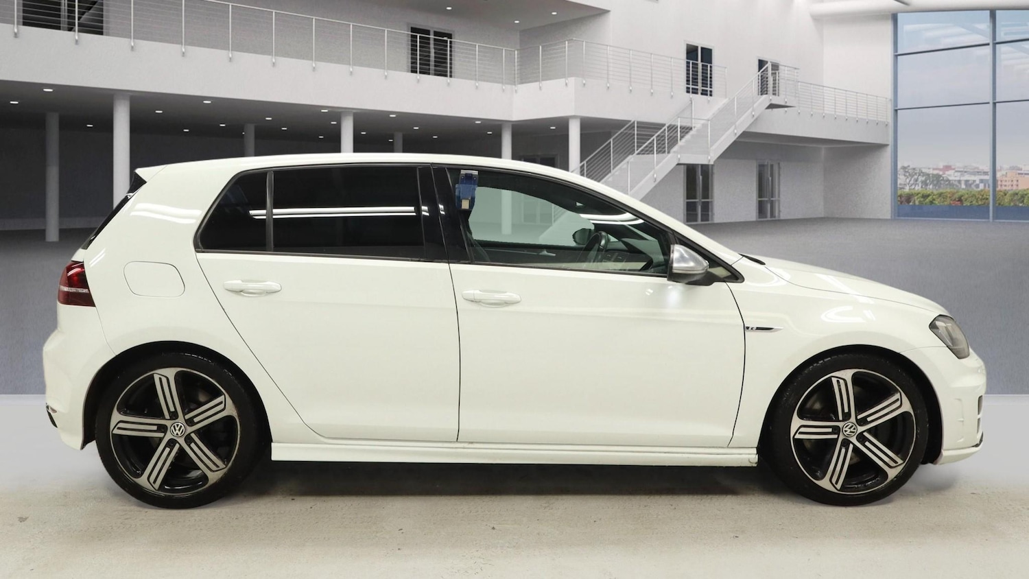 Used Volkswagen Golf 2015 for sale - 77249089: Photo 2
