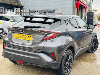 Used Toyota C-HR 2019 for sale - 76453169: Photo