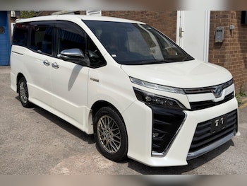 Used Toyota Voxy undefined for sale - 79312800: Photo