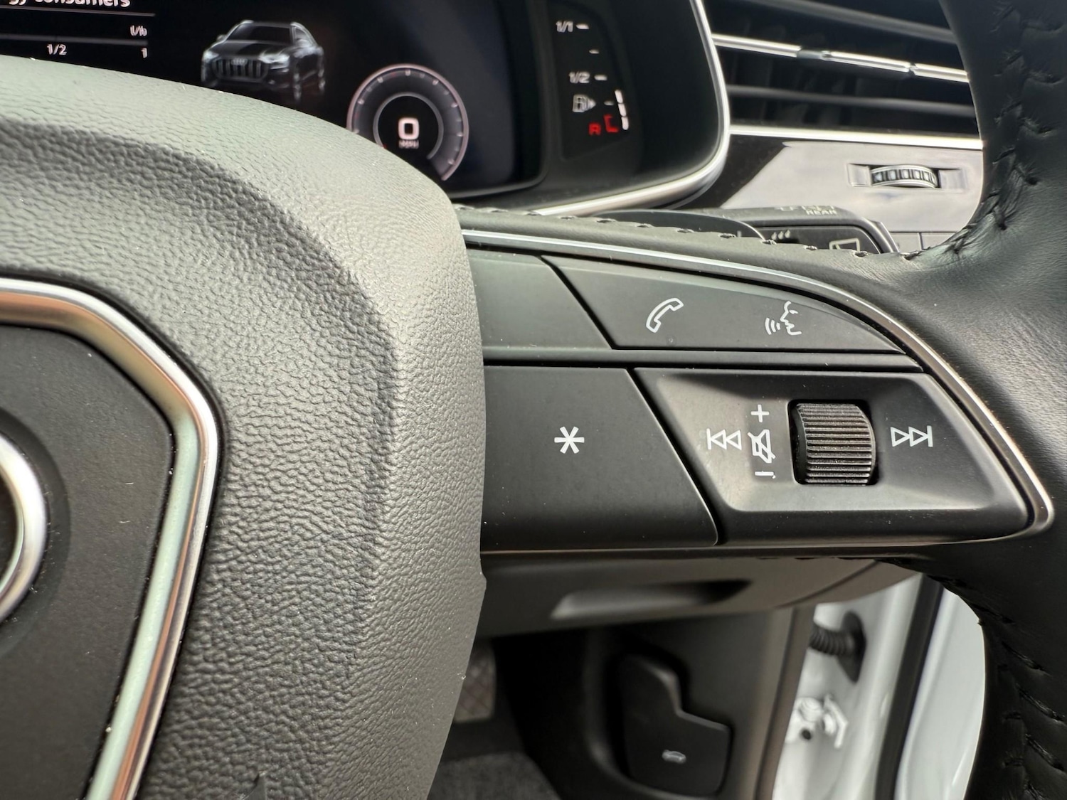 Used Audi Q8 2025 for sale - 76240294: Photo 29