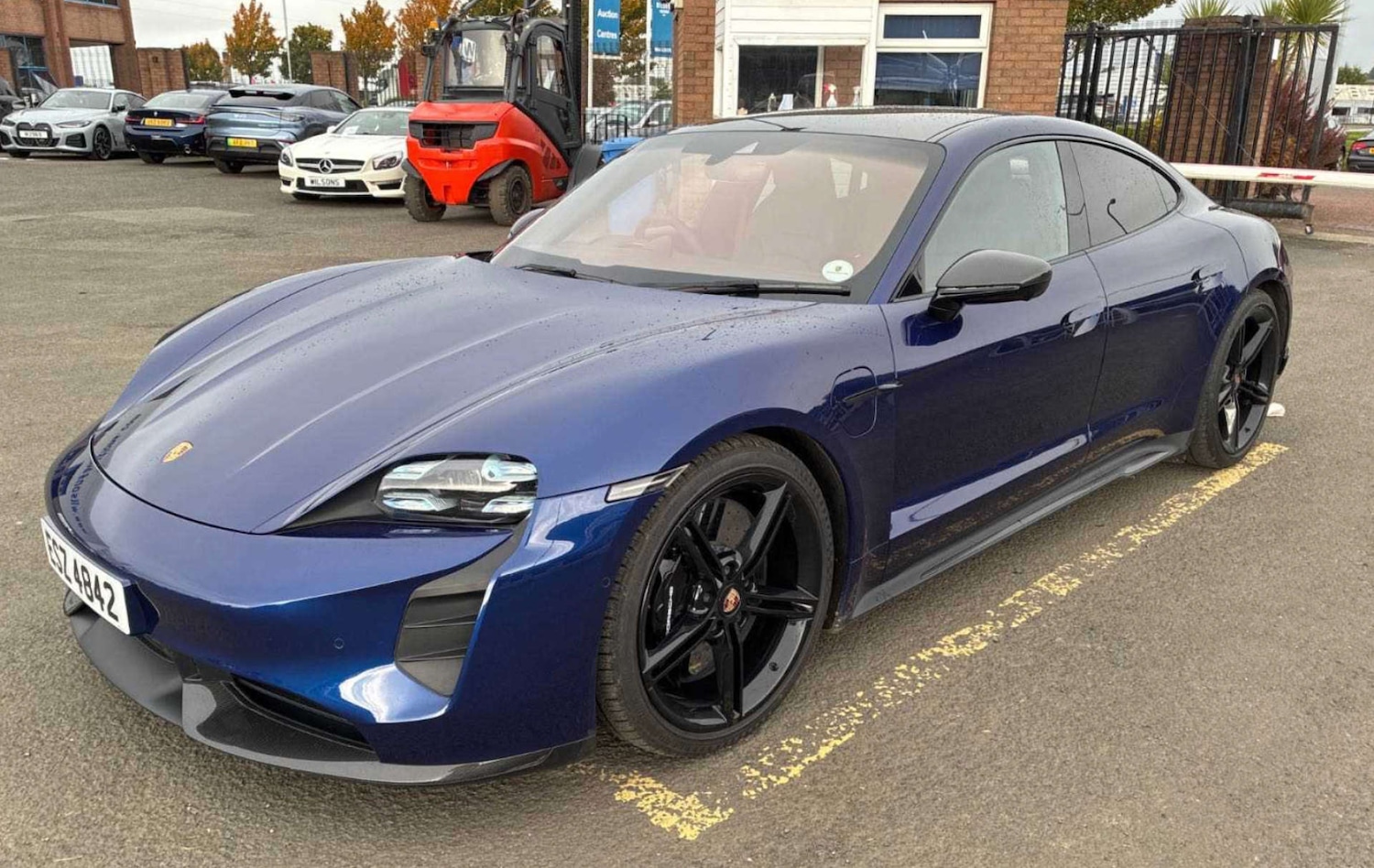 Used Porsche Taycan 2020 for sale - 77157183: Photo 2