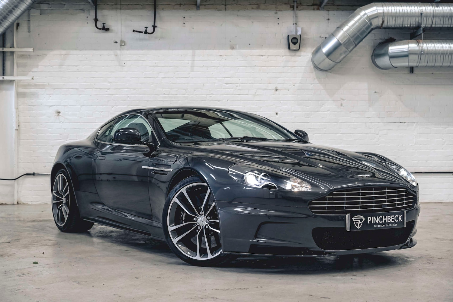 Used Aston Martin DBS 2010 for sale - 76693660: Photo 1