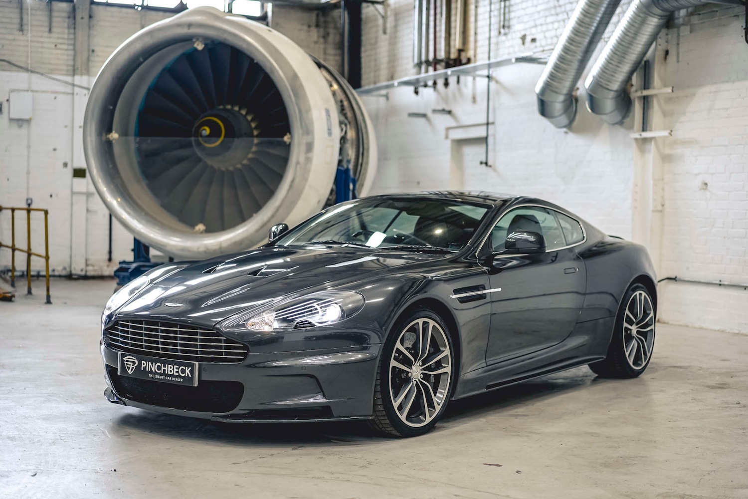Used Aston Martin DBS 2010 for sale - 76693660: Photo 10