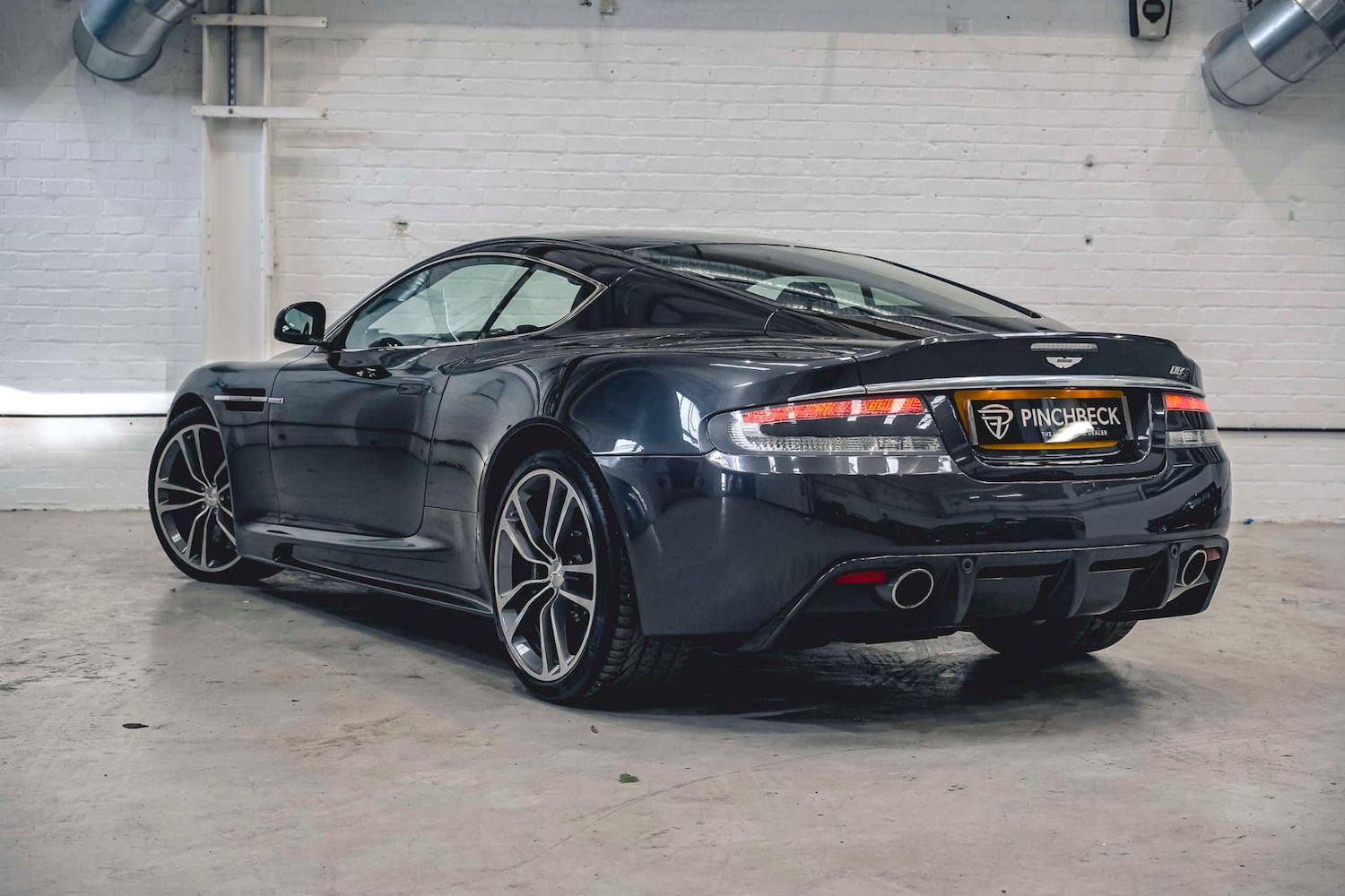 Used Aston Martin DBS 2010 for sale - 76693660: Photo 12