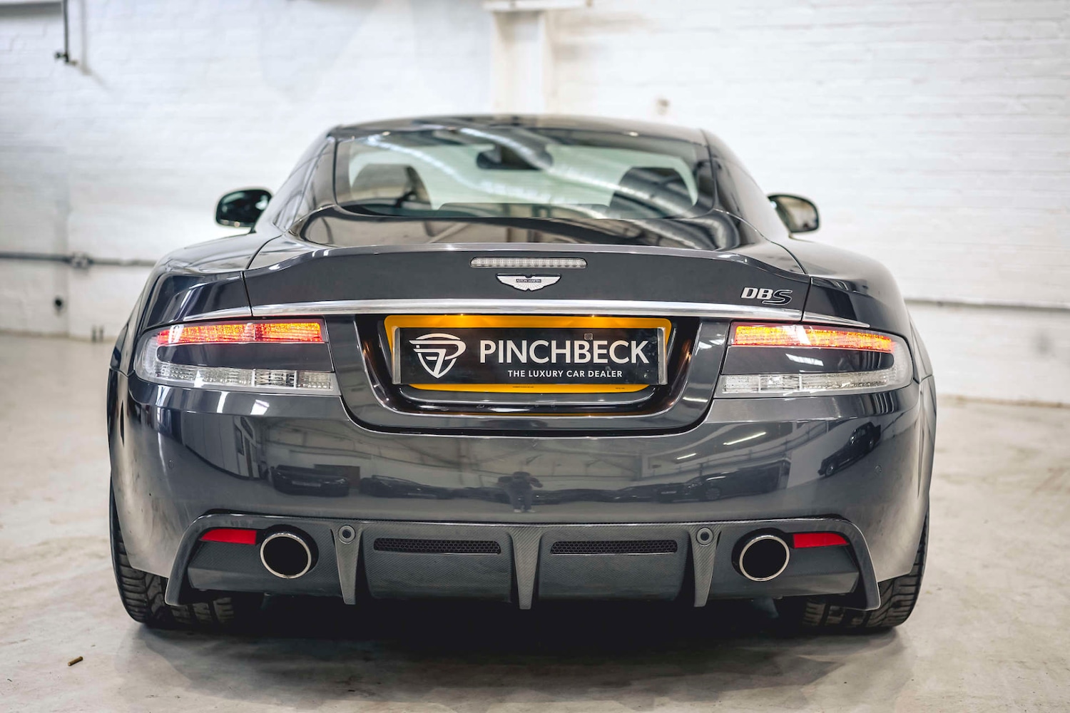 Used Aston Martin DBS 2010 for sale - 76693660: Photo 14