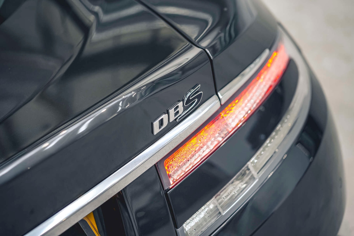 Used Aston Martin DBS 2010 for sale - 76693660: Photo 15