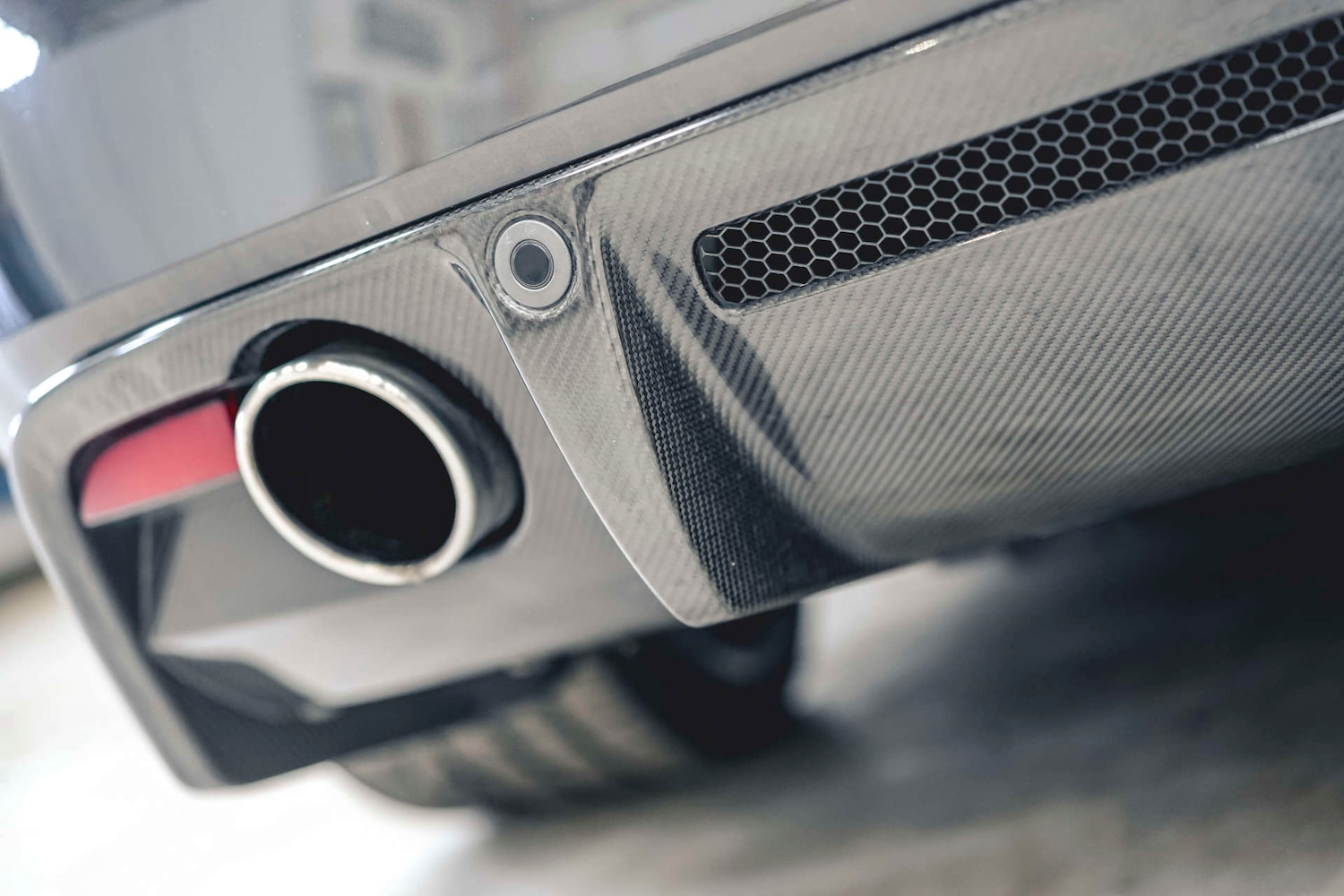 Used Aston Martin DBS 2010 for sale - 76693660: Photo 16