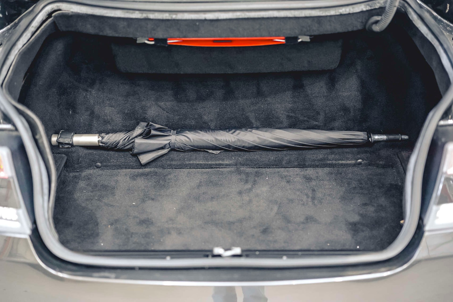 Used Aston Martin DBS 2010 for sale - 76693660: Photo 17