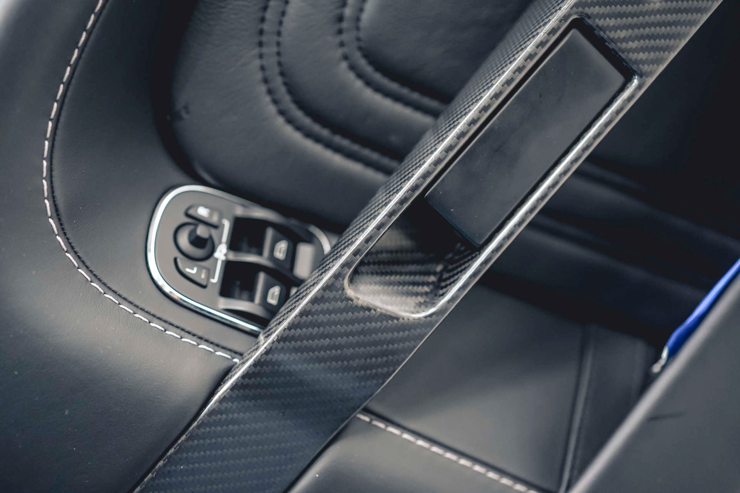 Used Aston Martin DBS 2010 for sale - 76693660: Photo 25