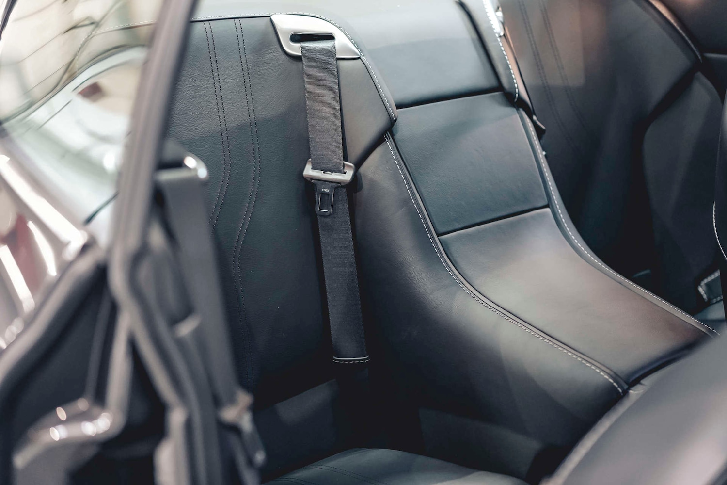 Used Aston Martin DBS 2010 for sale - 76693660: Photo 32