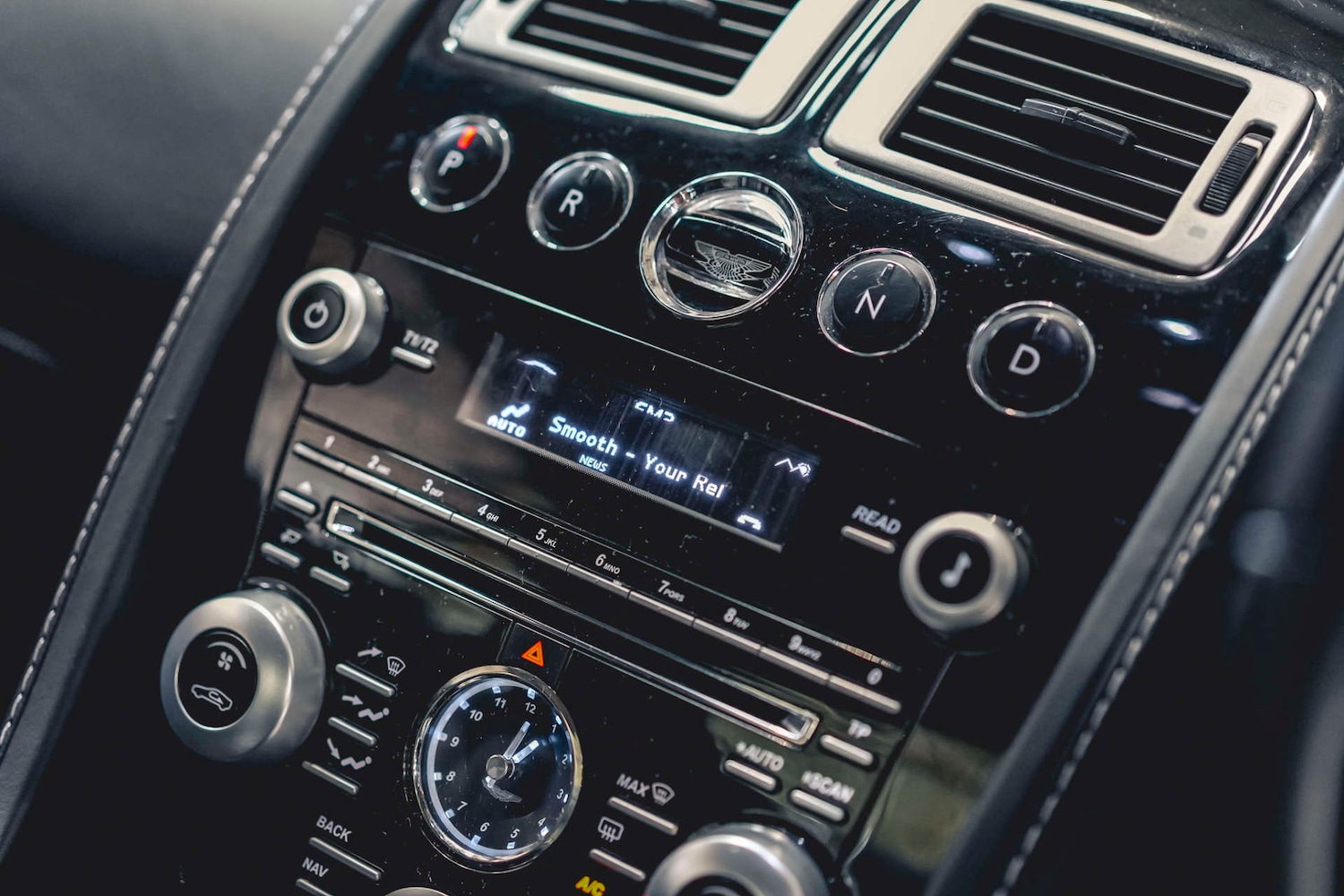 Used Aston Martin DBS 2010 for sale - 76693660: Photo 33