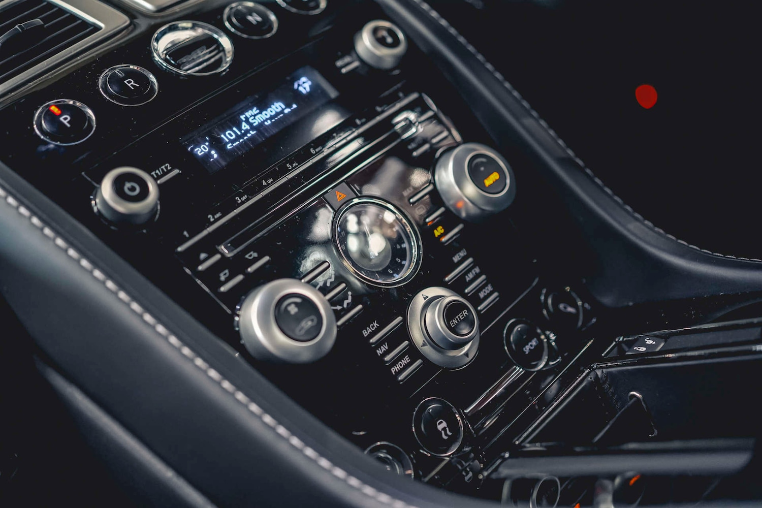 Used Aston Martin DBS 2010 for sale - 76693660: Photo 38