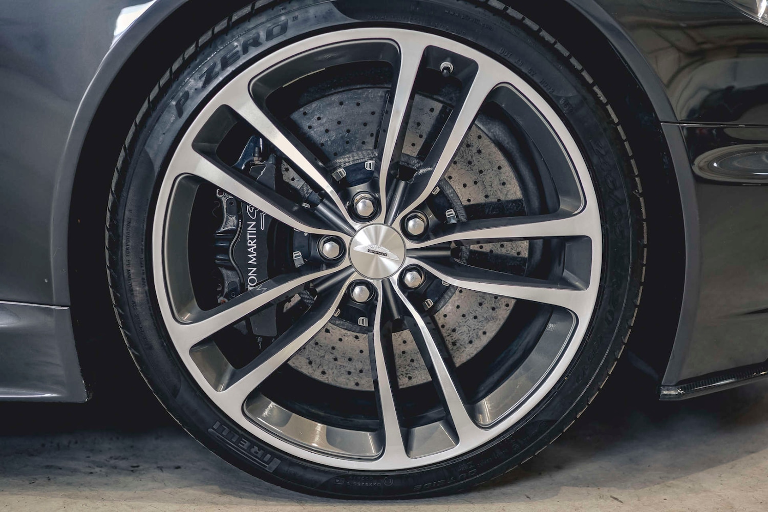 Used Aston Martin DBS 2010 for sale - 76693660: Photo 4