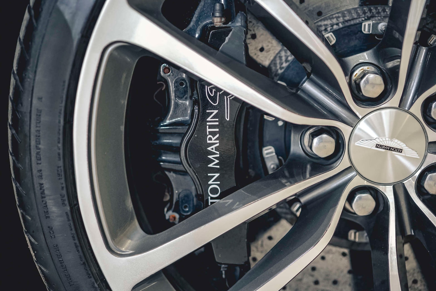 Used Aston Martin DBS 2010 for sale - 76693660: Photo 5