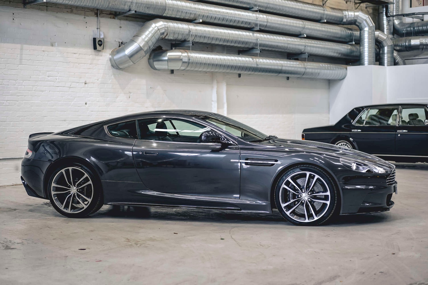 Used Aston Martin DBS 2010 for sale - 76693660: Photo 7