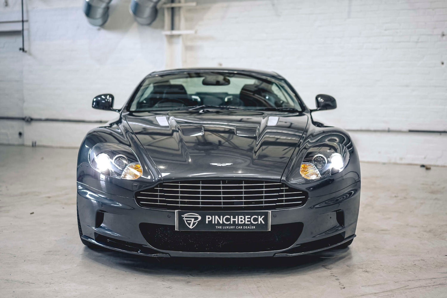 Used Aston Martin DBS 2010 for sale - 76693660: Photo 8