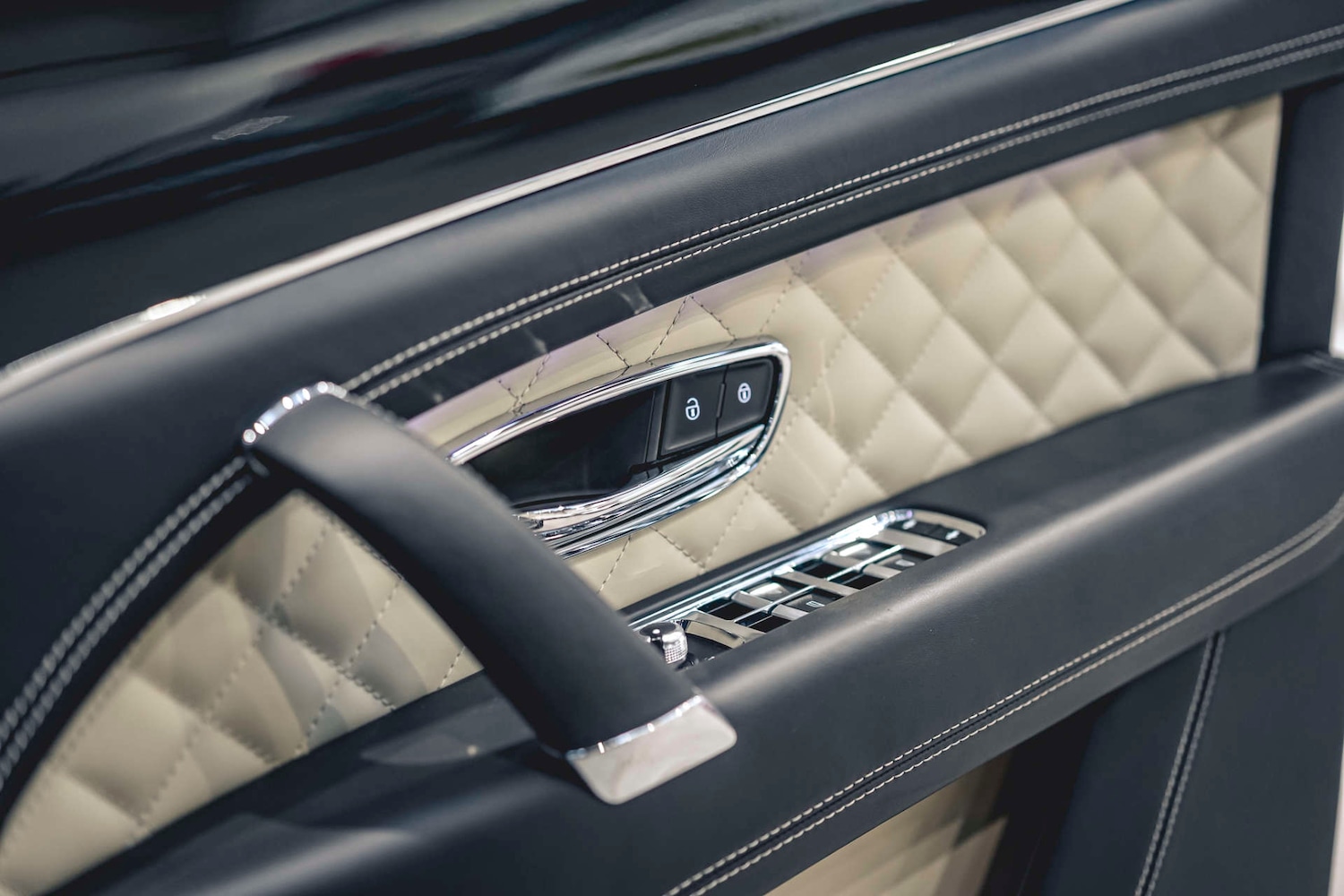 Used Bentley Bentayga 2018 for sale - 76693661: Photo 32