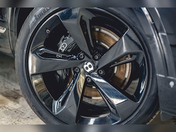 Used Bentley Bentayga 2018 for sale - 76693661: Photo