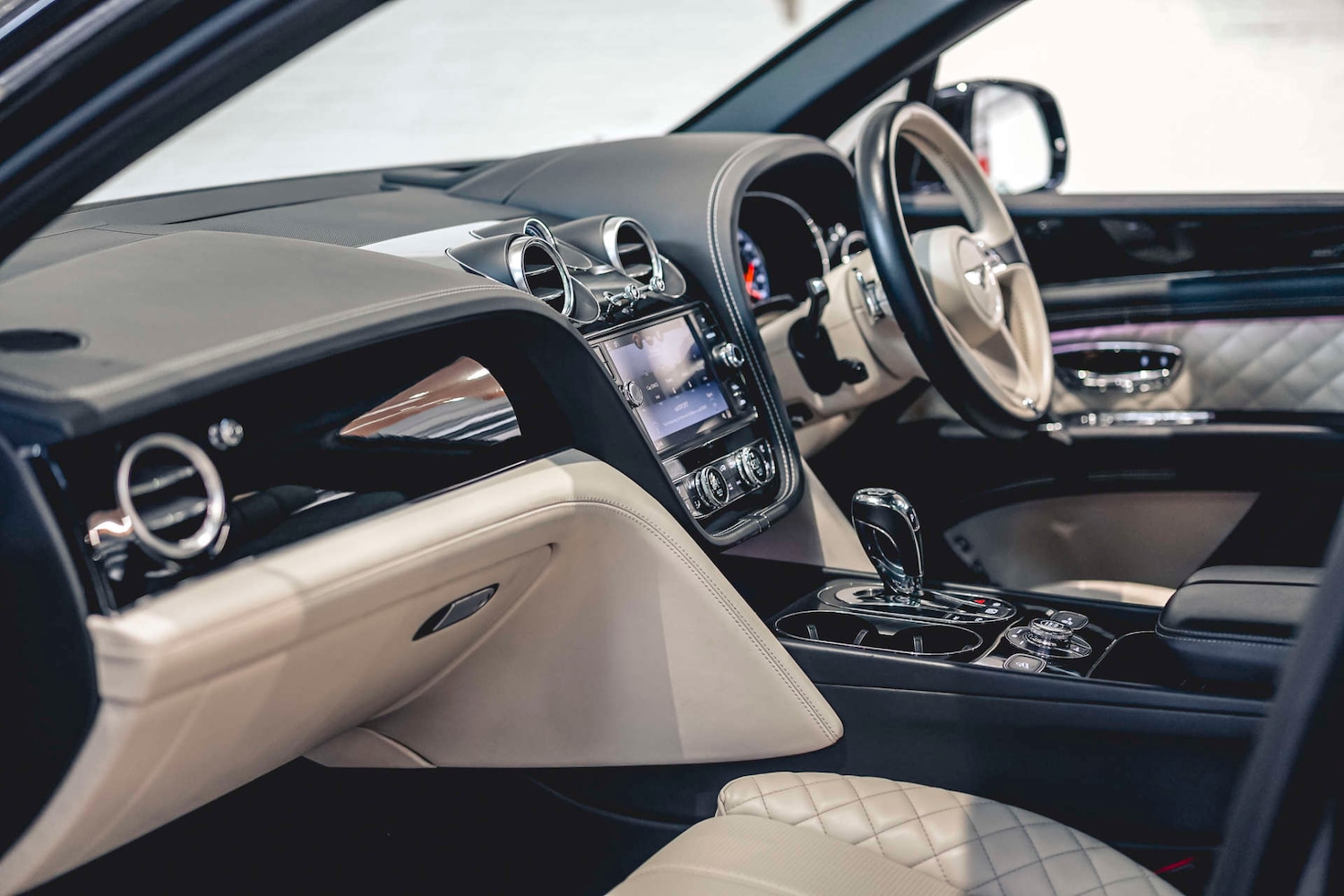 Used Bentley Bentayga 2018 for sale - 76693661: Photo 42