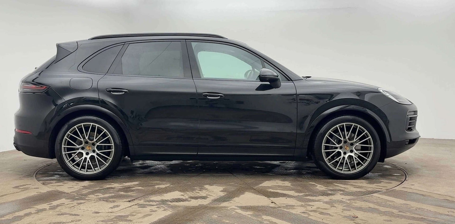 Used Porsche Cayenne 2023 for sale - 77492528: Photo 2