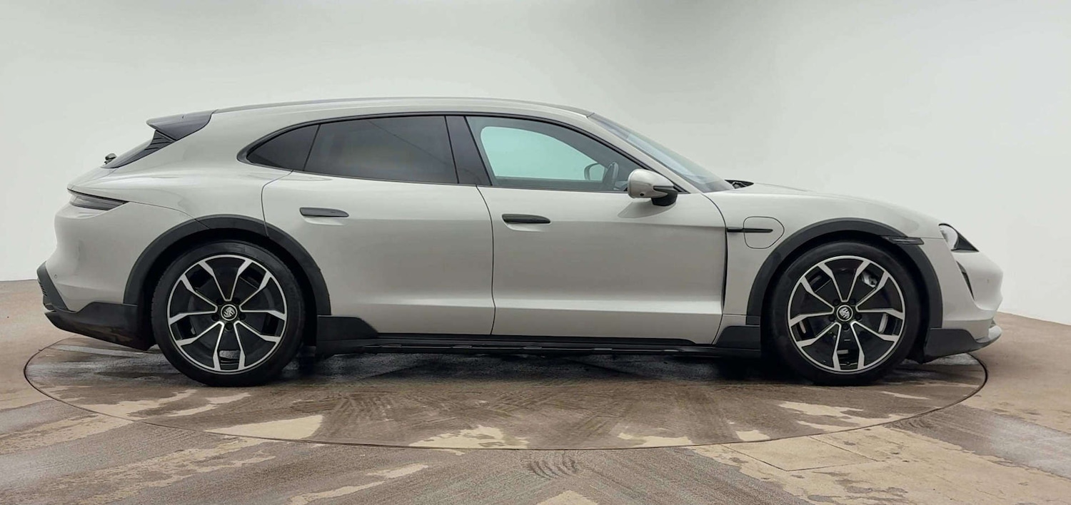 Used Porsche Taycan 2022 for sale - 77420223: Photo 2