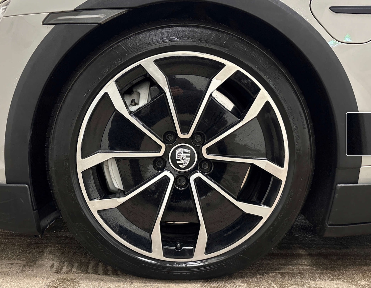 Used Porsche Taycan 2022 for sale - 77420223: Photo 4