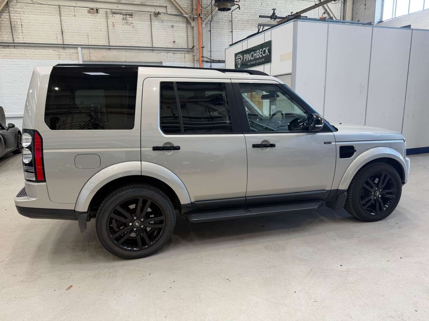Used Land Rover Discovery 2015 for sale - 78162704: Photo 11