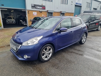 Used Peugeot 208 2013 for sale - 77818870: Photo