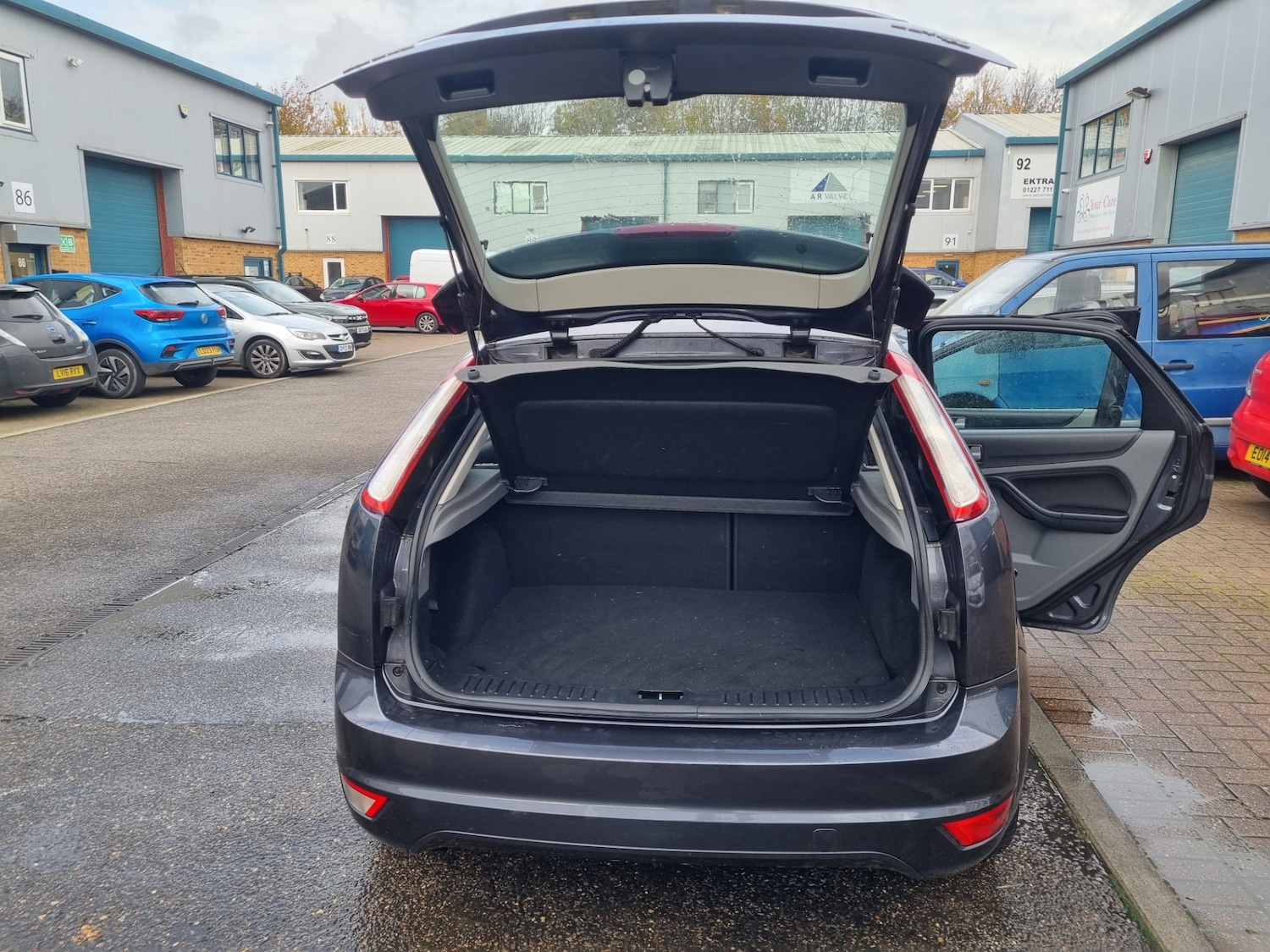 Used Ford Focus 2010 for sale - 76466656: Photo 8