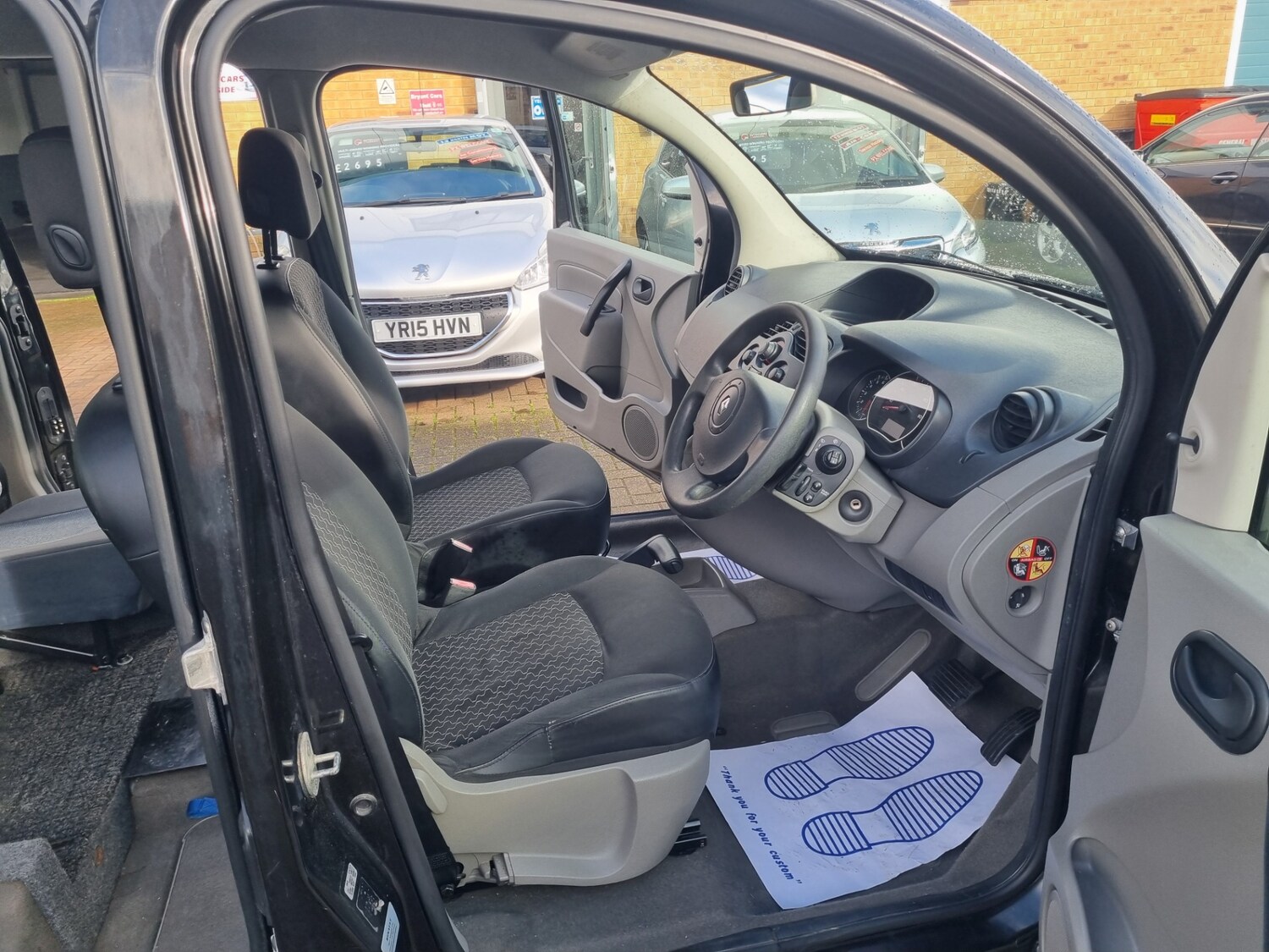 Used Renault Kangoo 2010 for sale - 77637077: Photo 11