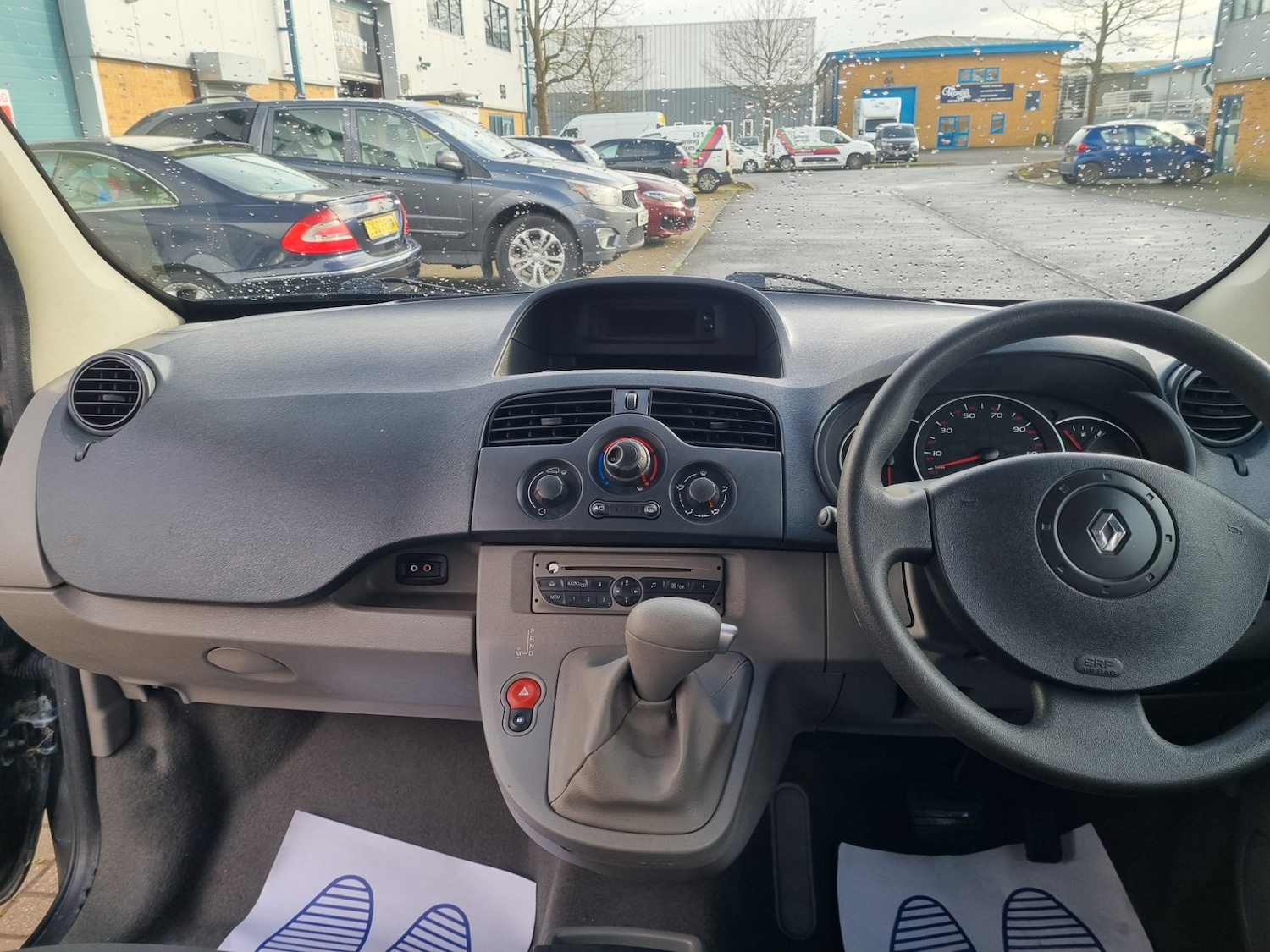 Used Renault Kangoo 2010 for sale - 77637077: Photo 12