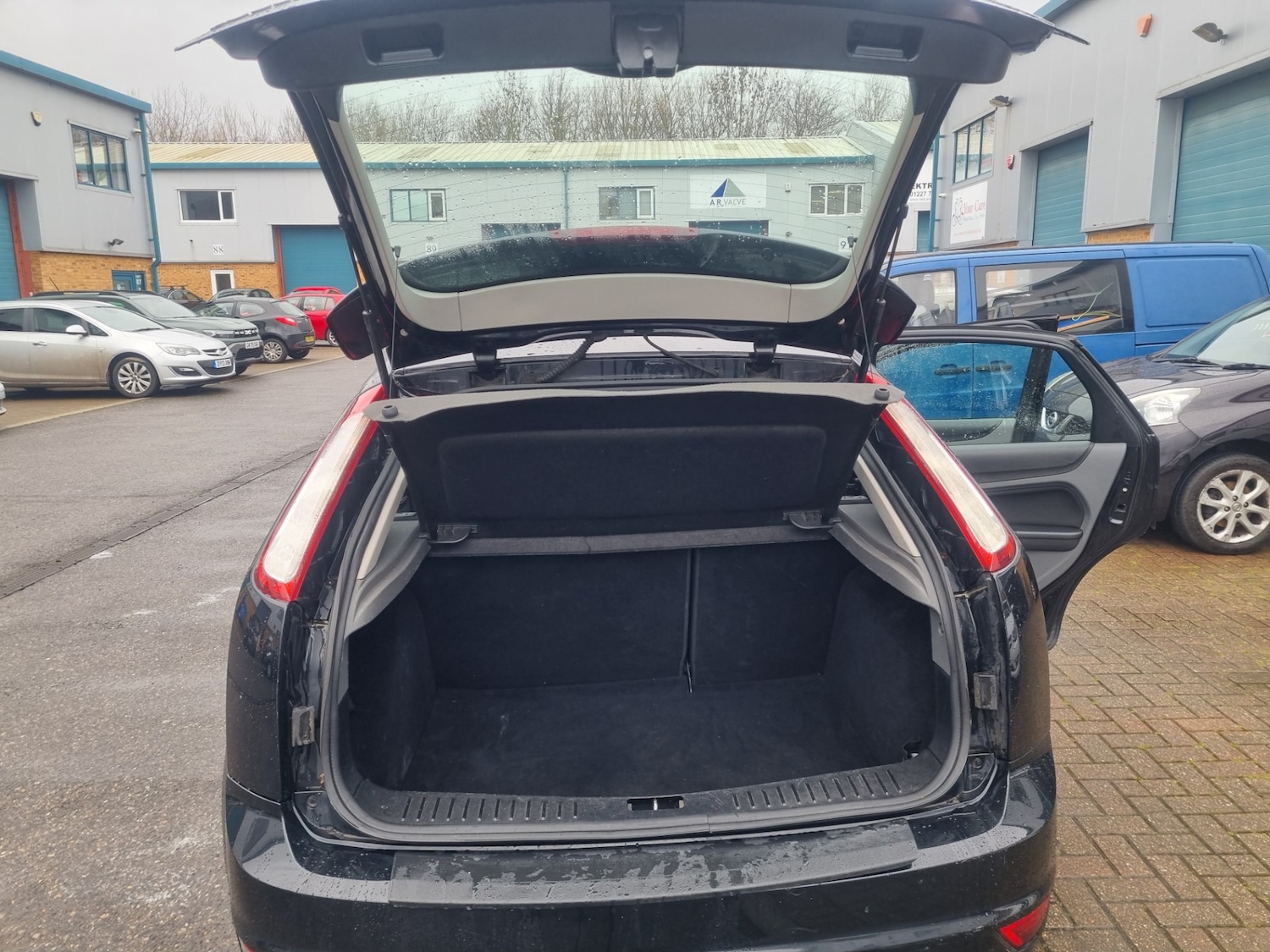 Used Ford Focus 2010 for sale - 77189477: Photo 9