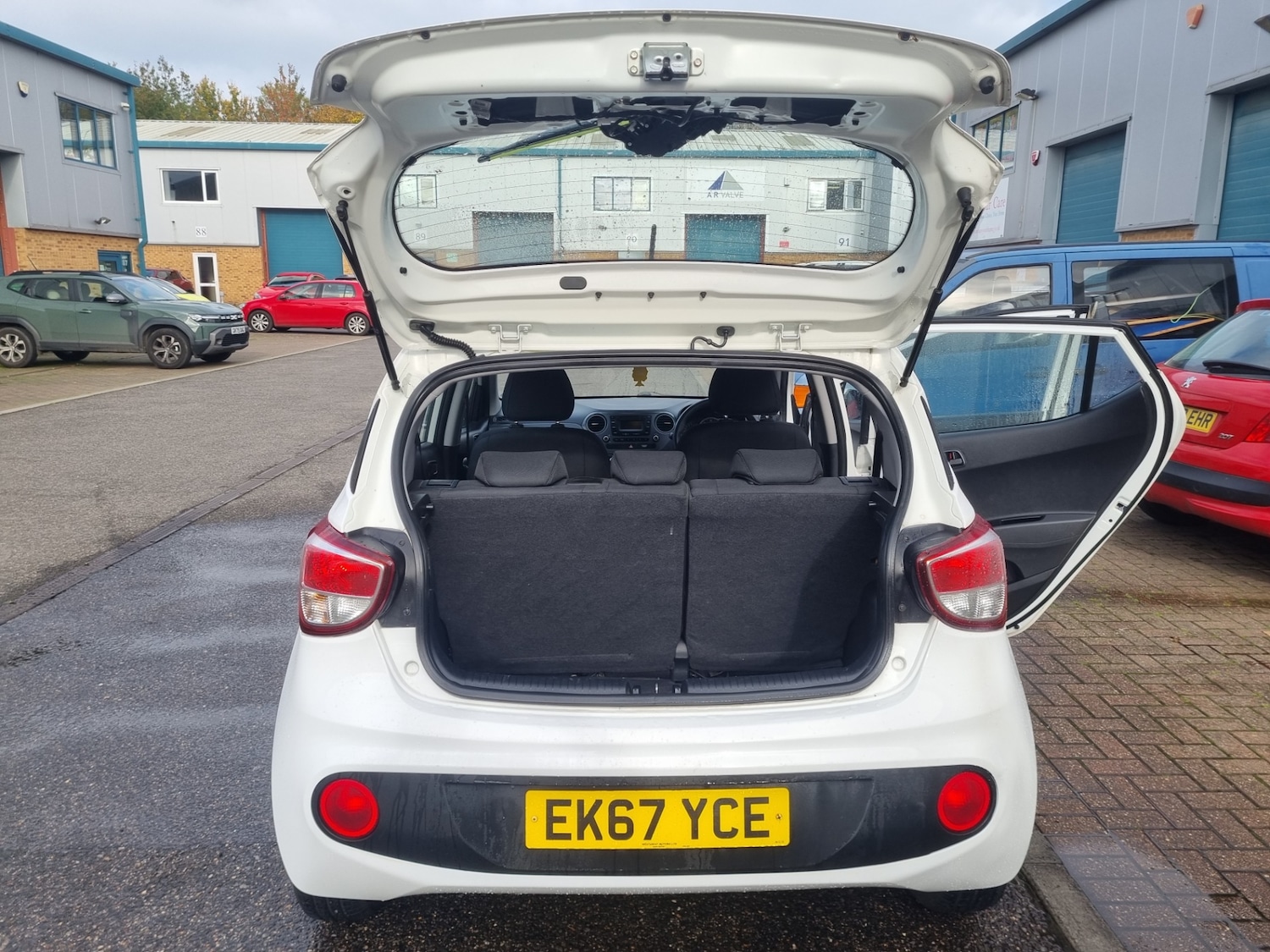 Used Hyundai i10 2017 for sale - 76401496: Photo 4