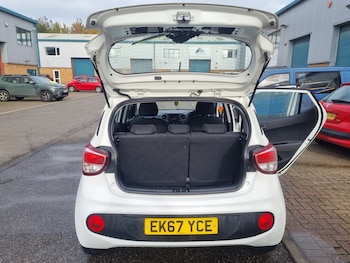 Used Hyundai i10 2017 for sale - 76401496: Photo