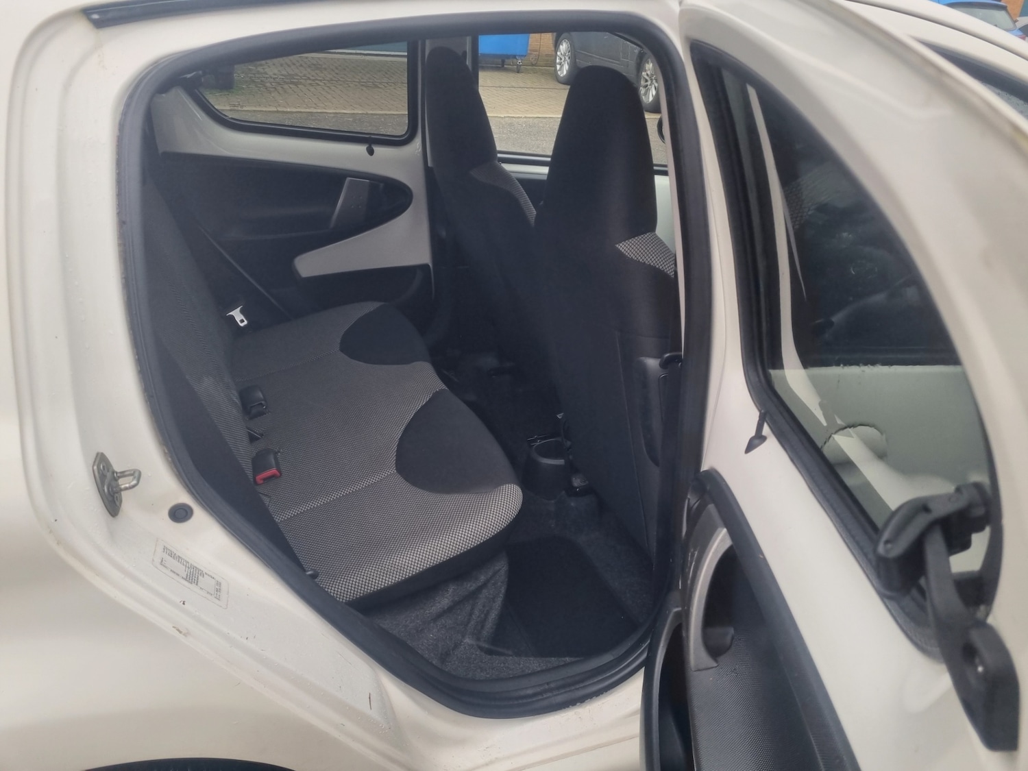 Used Toyota AYGO 2013 for sale - 77631013: Photo 10