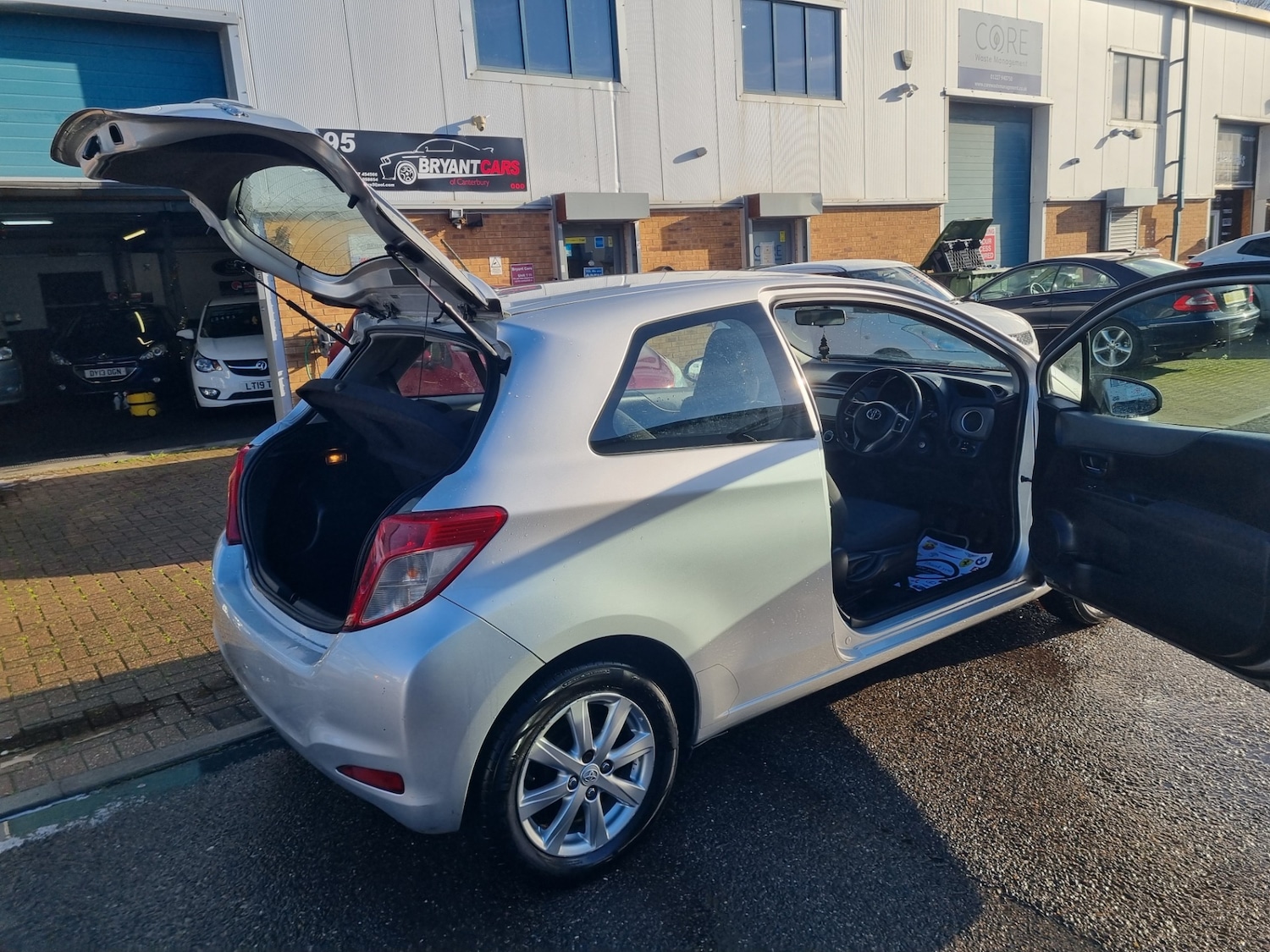 Used Toyota Yaris 2012 for sale - 76908297: Photo 14