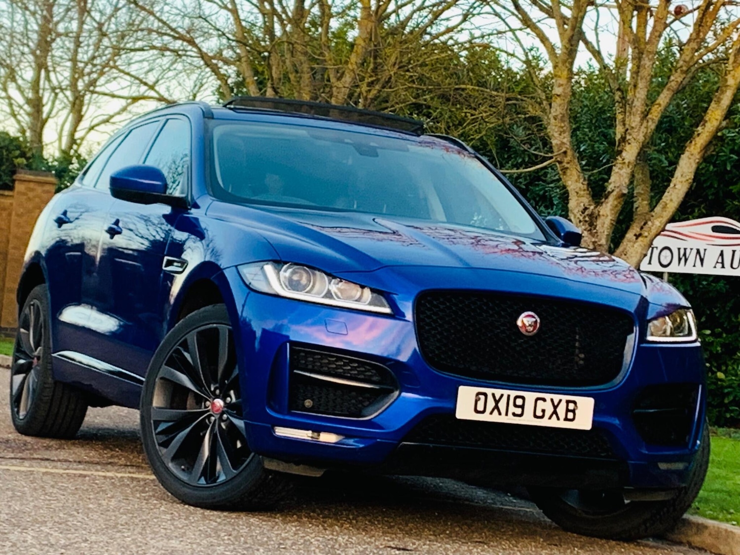 Used Jaguar F-Pace 2019 for sale - 77097382: Photo 2