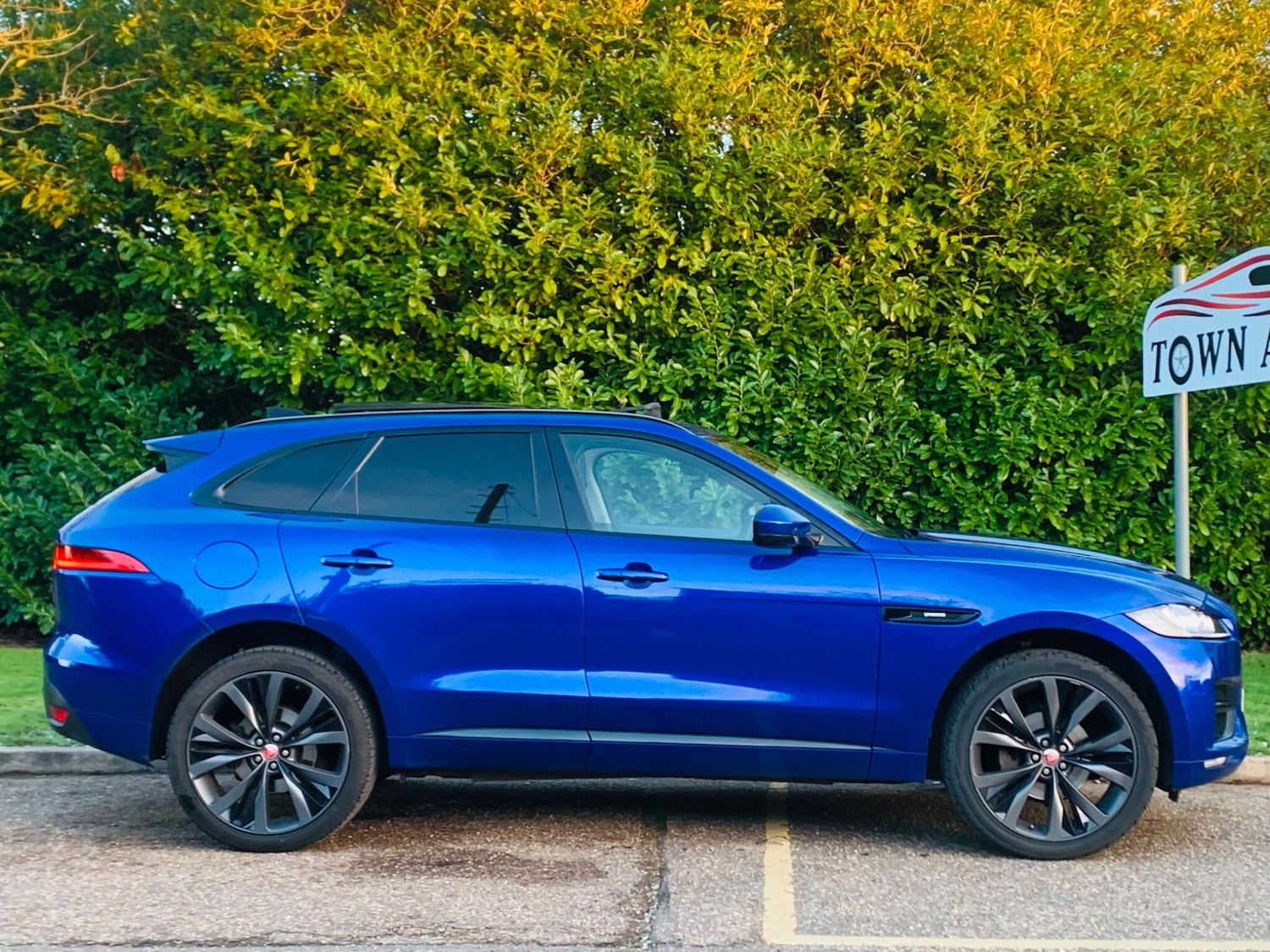 Used Jaguar F-Pace 2019 for sale - 77097382: Photo 5