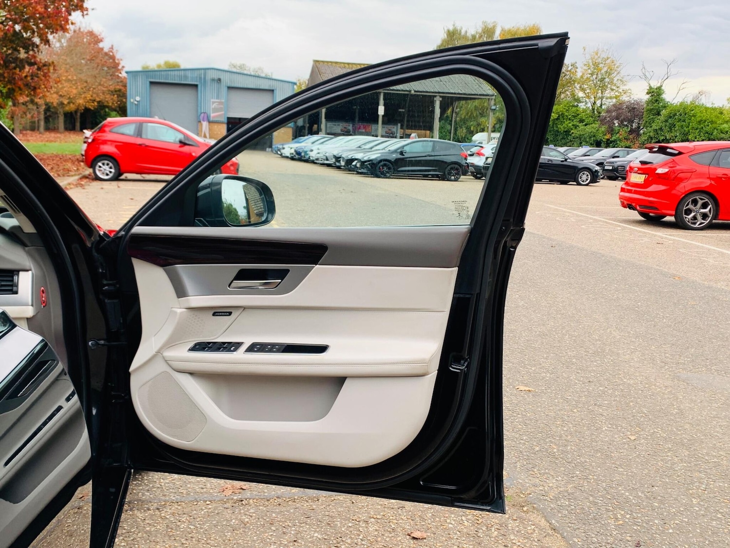 Used Jaguar XF 2015 for sale - 77242774: Photo 8