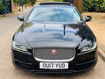 Used Jaguar XE 2017 for sale - 79465151: Photo