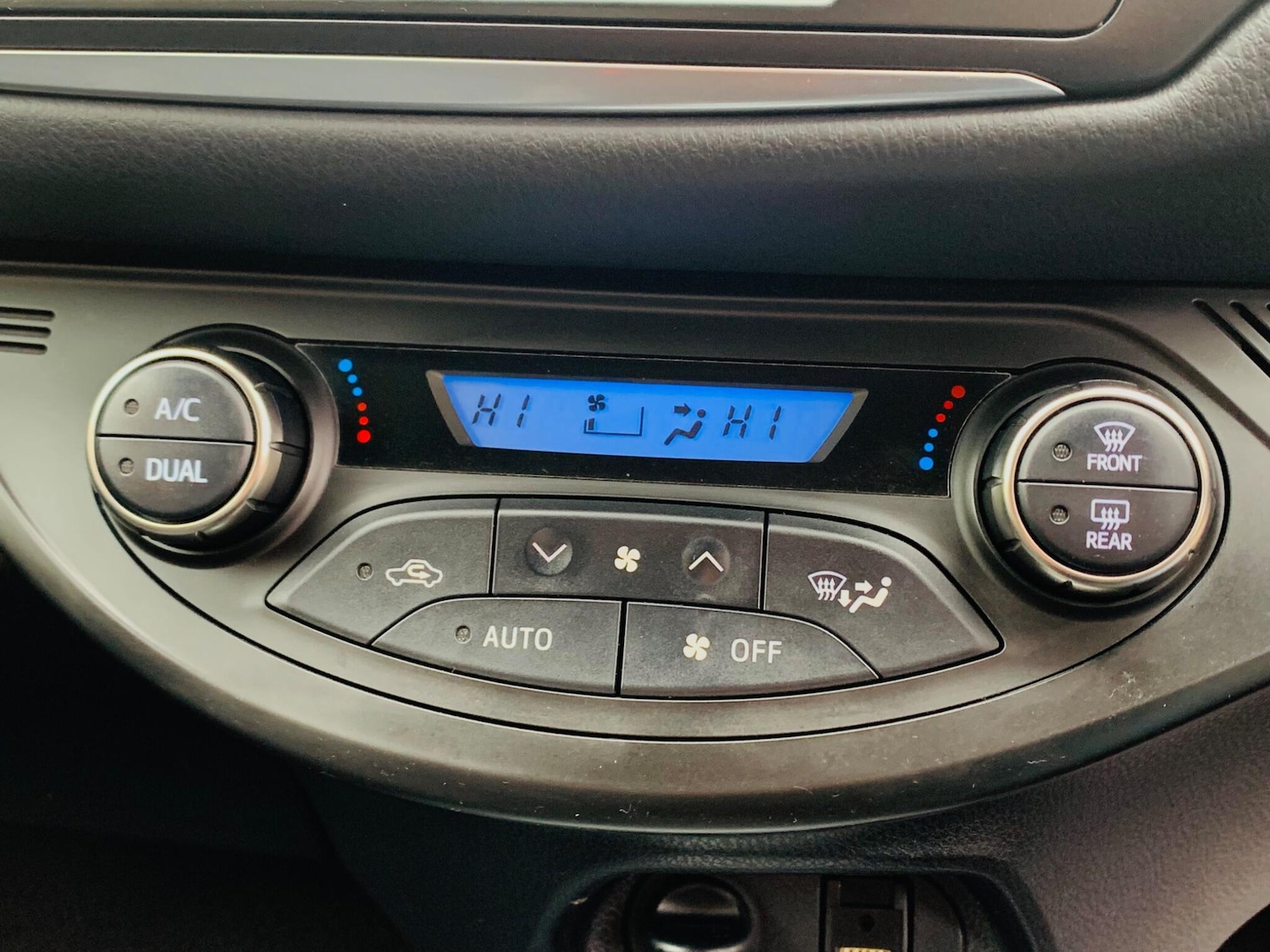 Used Toyota Yaris 2015 for sale - 76336422: Photo 24