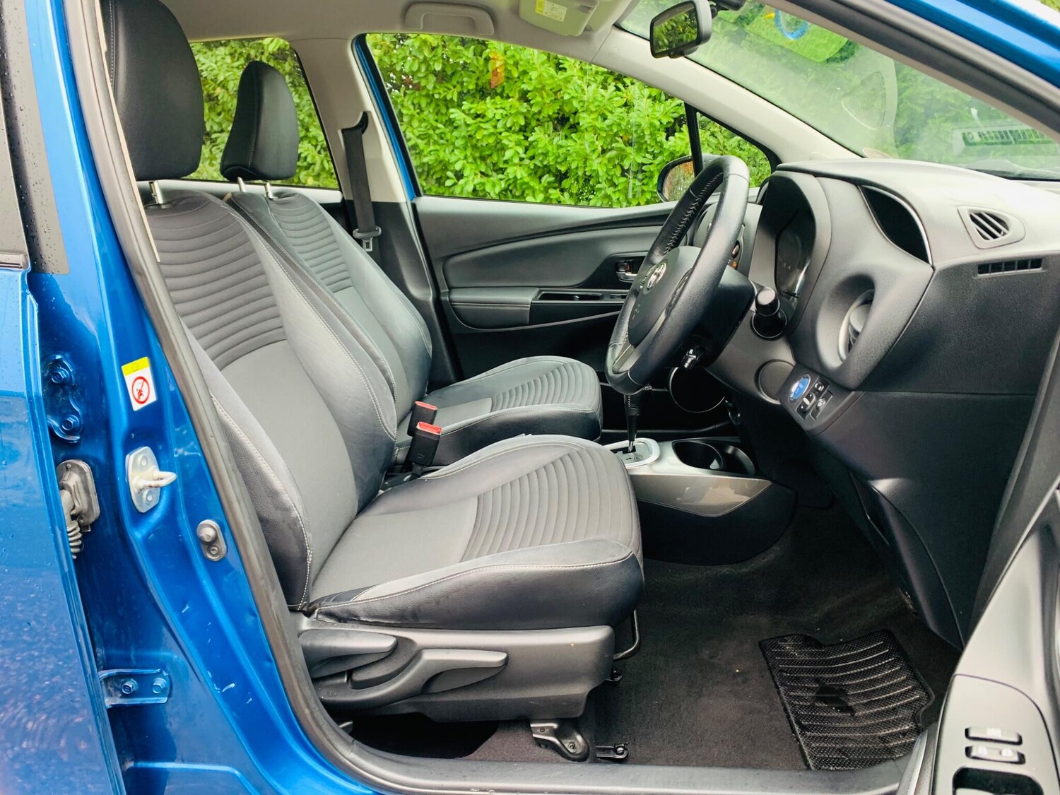 Used Toyota Yaris 2015 for sale - 76336422: Photo 8