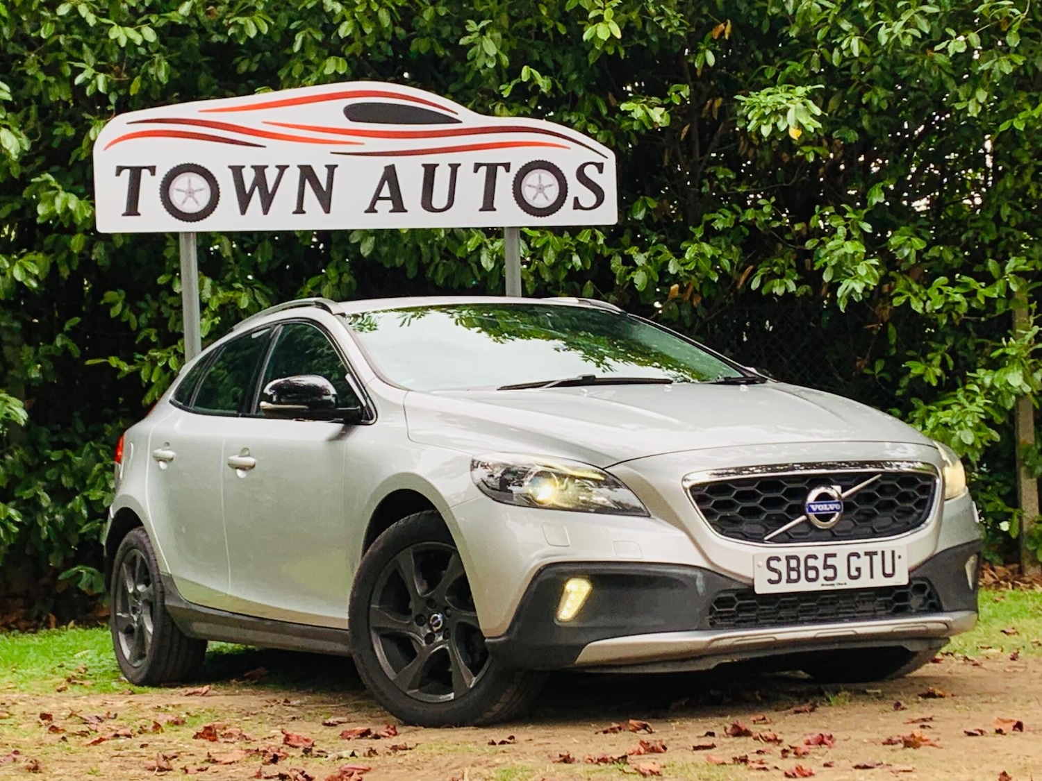 Used Volvo V40 Cross Country 2015 for sale - 75838850: Photo 1