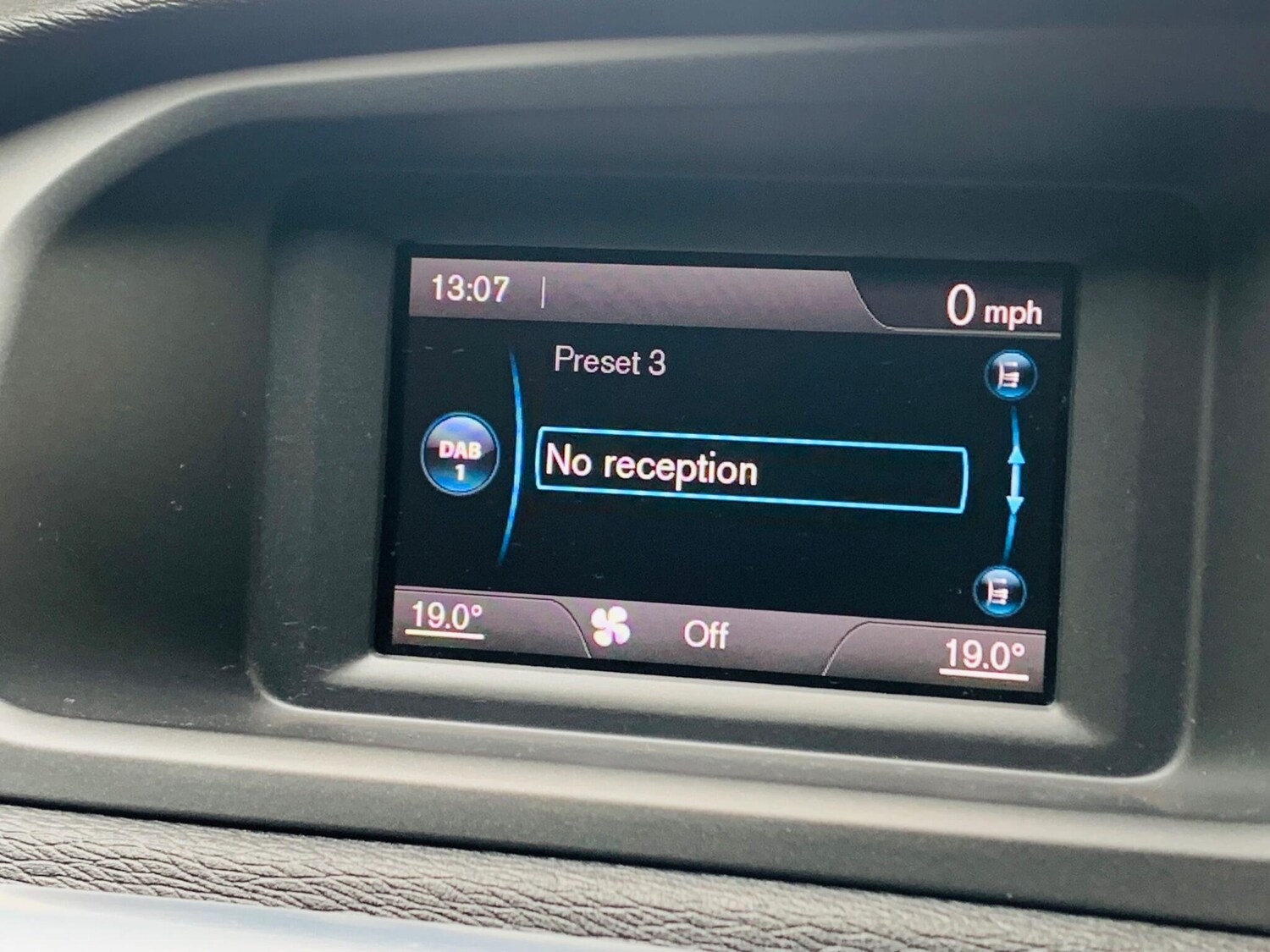 Used Volvo V40 Cross Country 2015 for sale - 75838850: Photo 15