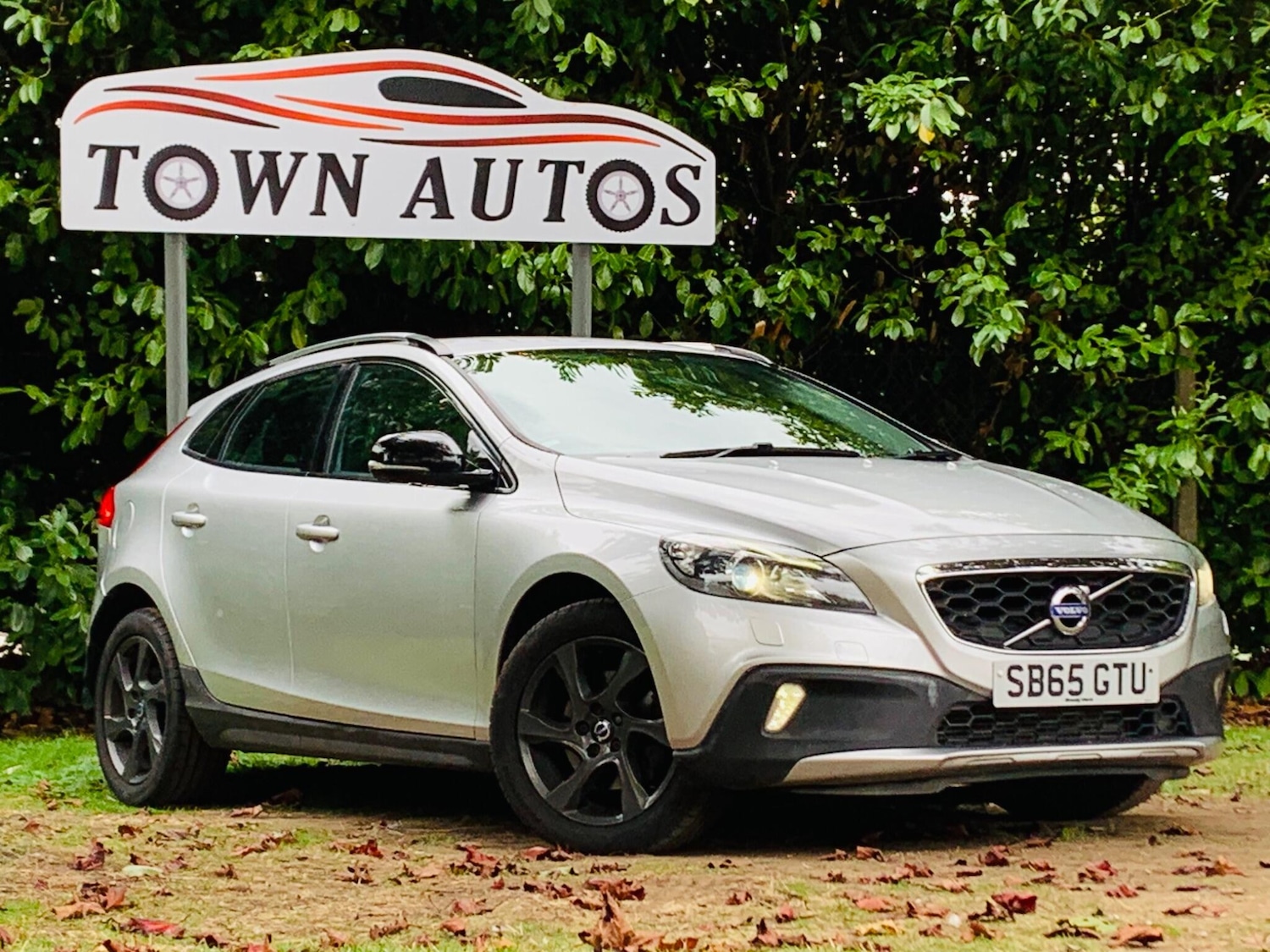 Used Volvo V40 Cross Country 2015 for sale - 75838850: Photo 2
