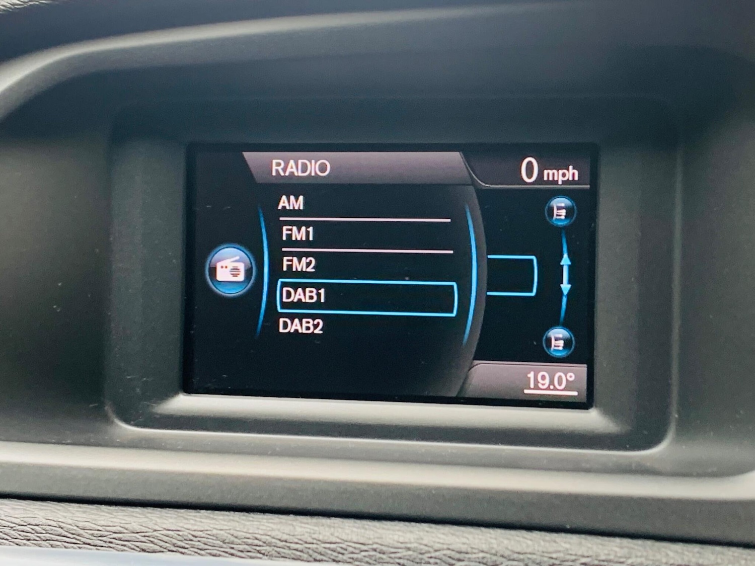 Used Volvo V40 Cross Country 2015 for sale - 75838850: Photo 20