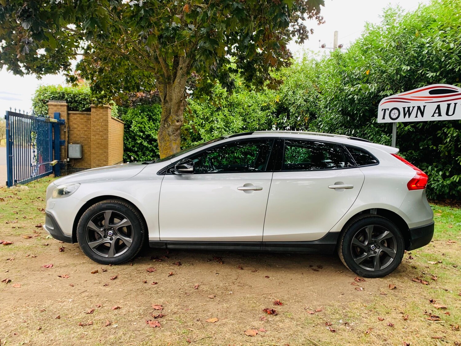Used Volvo V40 Cross Country 2015 for sale - 75838850: Photo 27