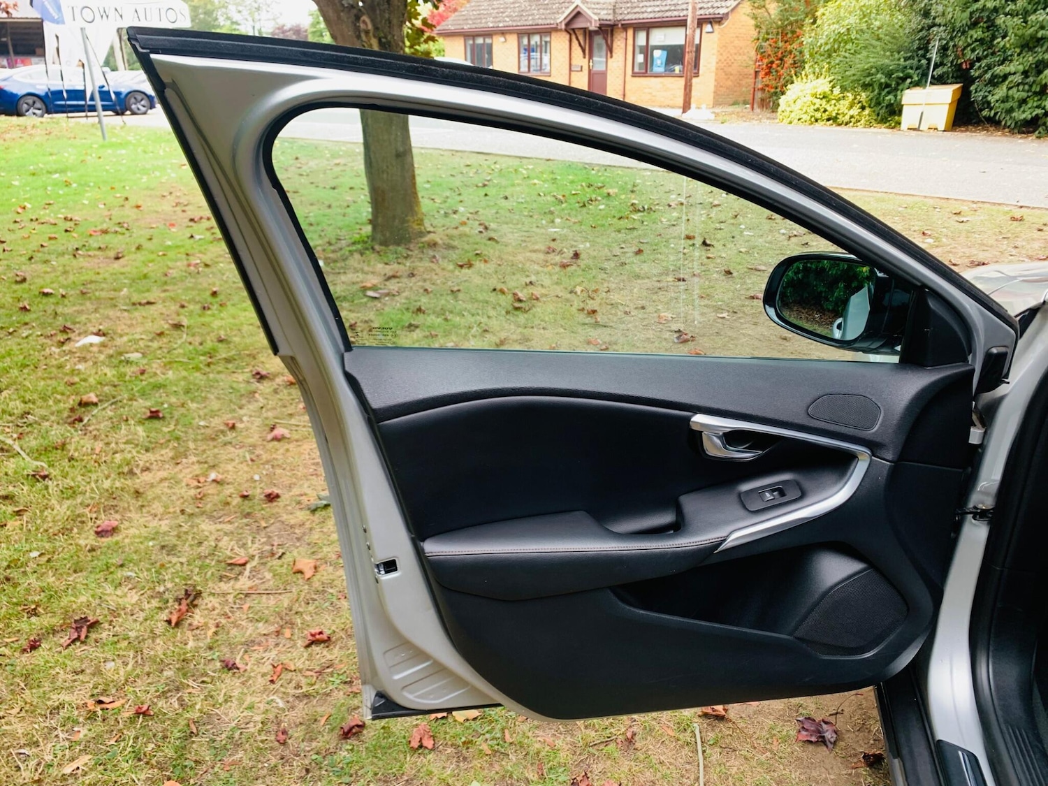 Used Volvo V40 Cross Country 2015 for sale - 75838850: Photo 30