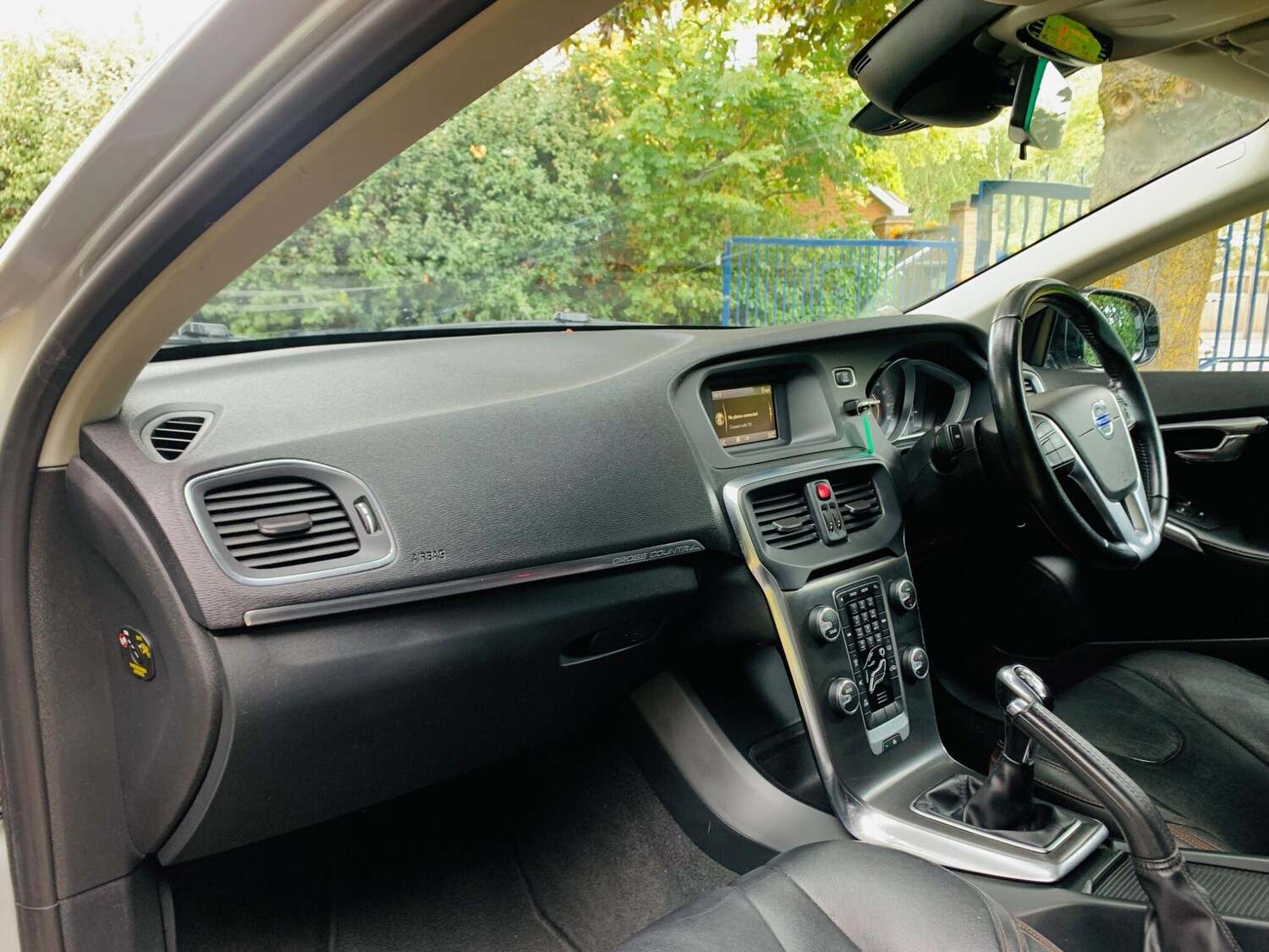 Used Volvo V40 Cross Country 2015 for sale - 75838850: Photo 31